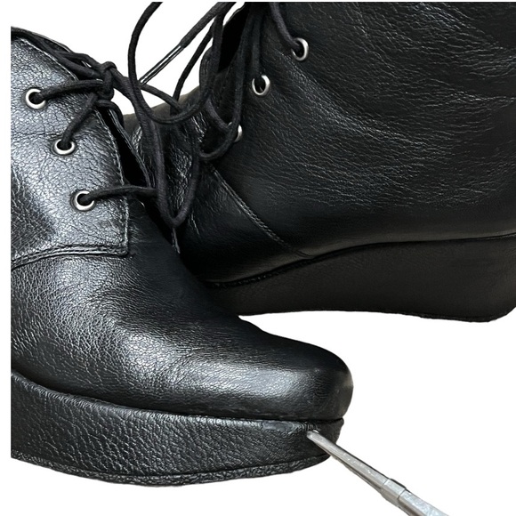 BCBGeneration Kenan laceup platform ankle bootie boot 8.5 black leather - Picture 7 of 7